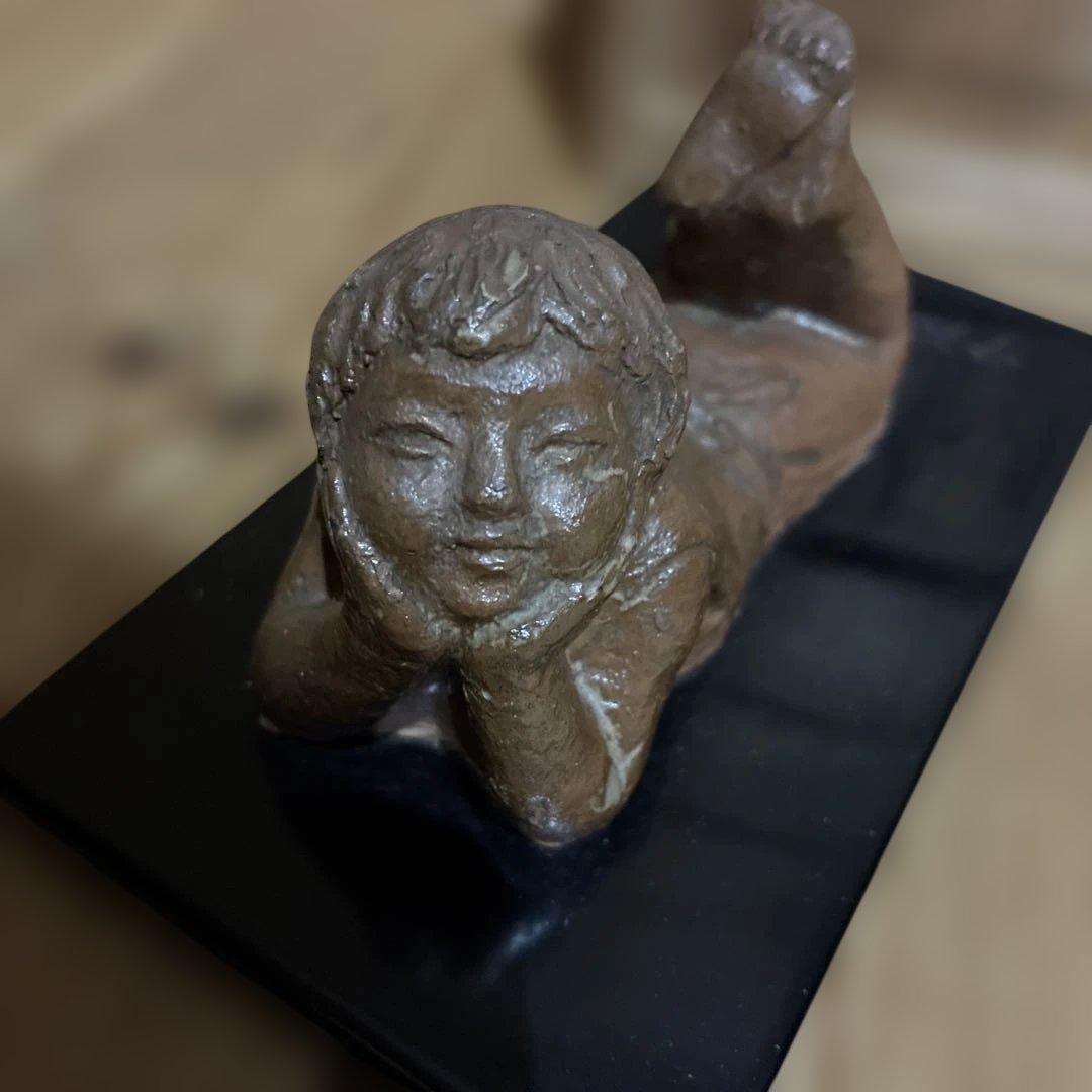 彫刻家 上條俊介作 ブロンズ製　ものぐさ太 郎像 漆板