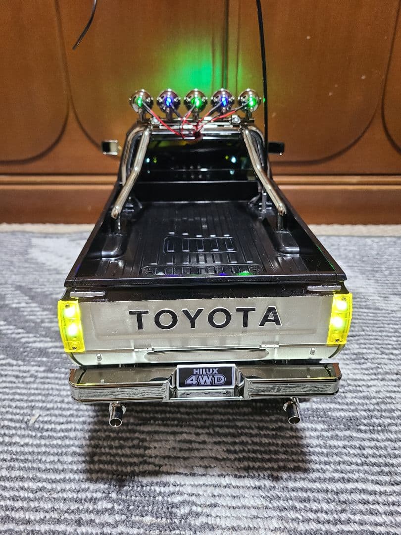 タミヤラジコン1/10ハイラックス ハイリフトプロポ付 組立済みライトユニット付