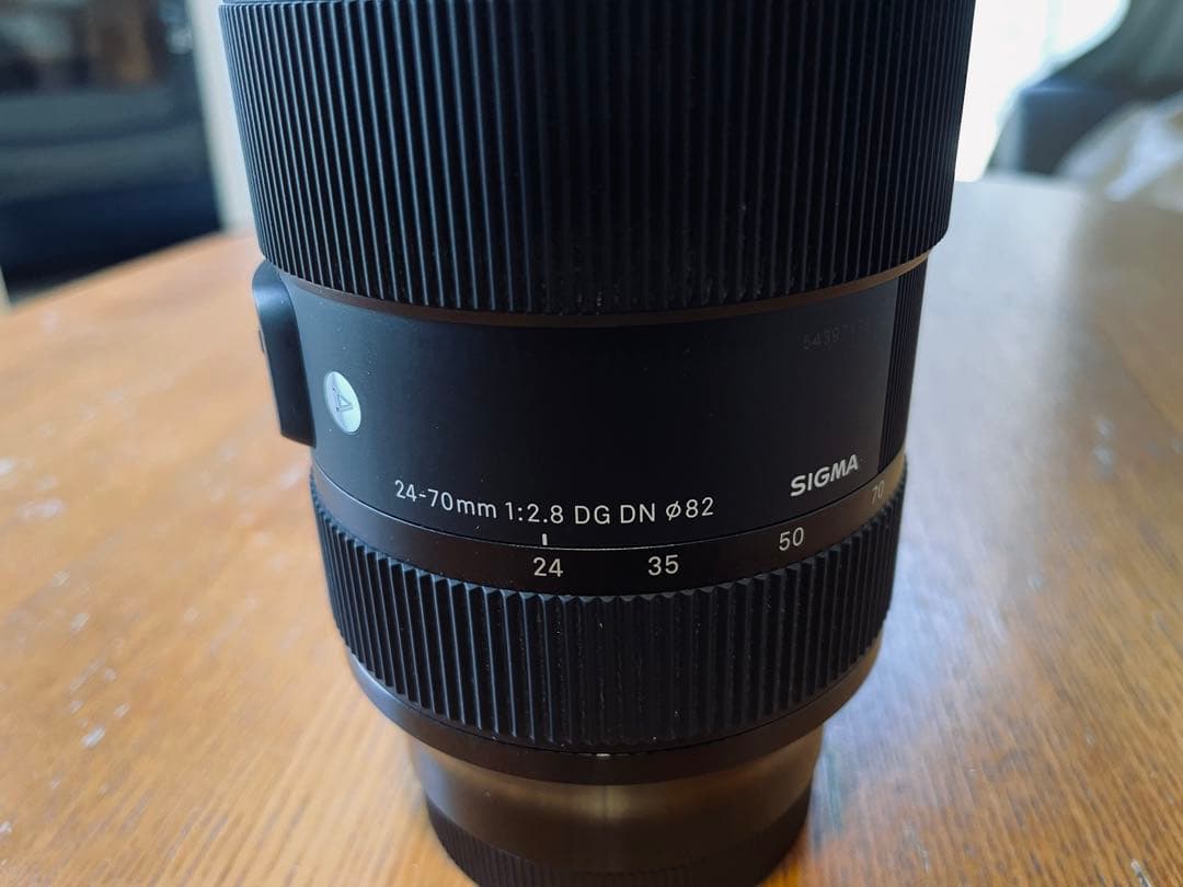 SIGMA 24-70mm F2.8 DG DN i型レンズ　ライカLマウント