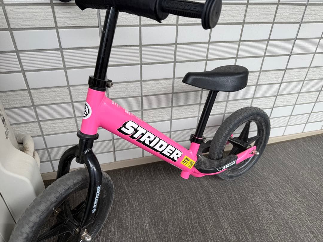 【STRIDER ストライダー】スポーツモデル 12インチ12型 ピンク