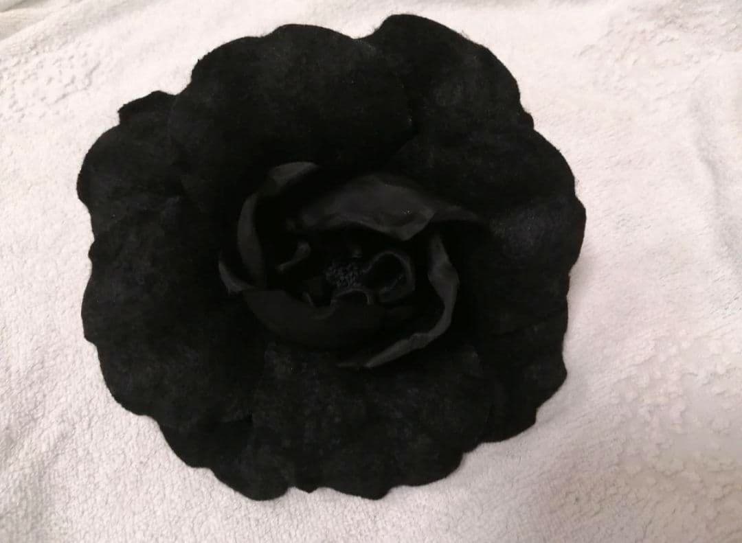 カシミア　大きい　コサージュ　花　黒　ブローチ　カメリア　ブラック