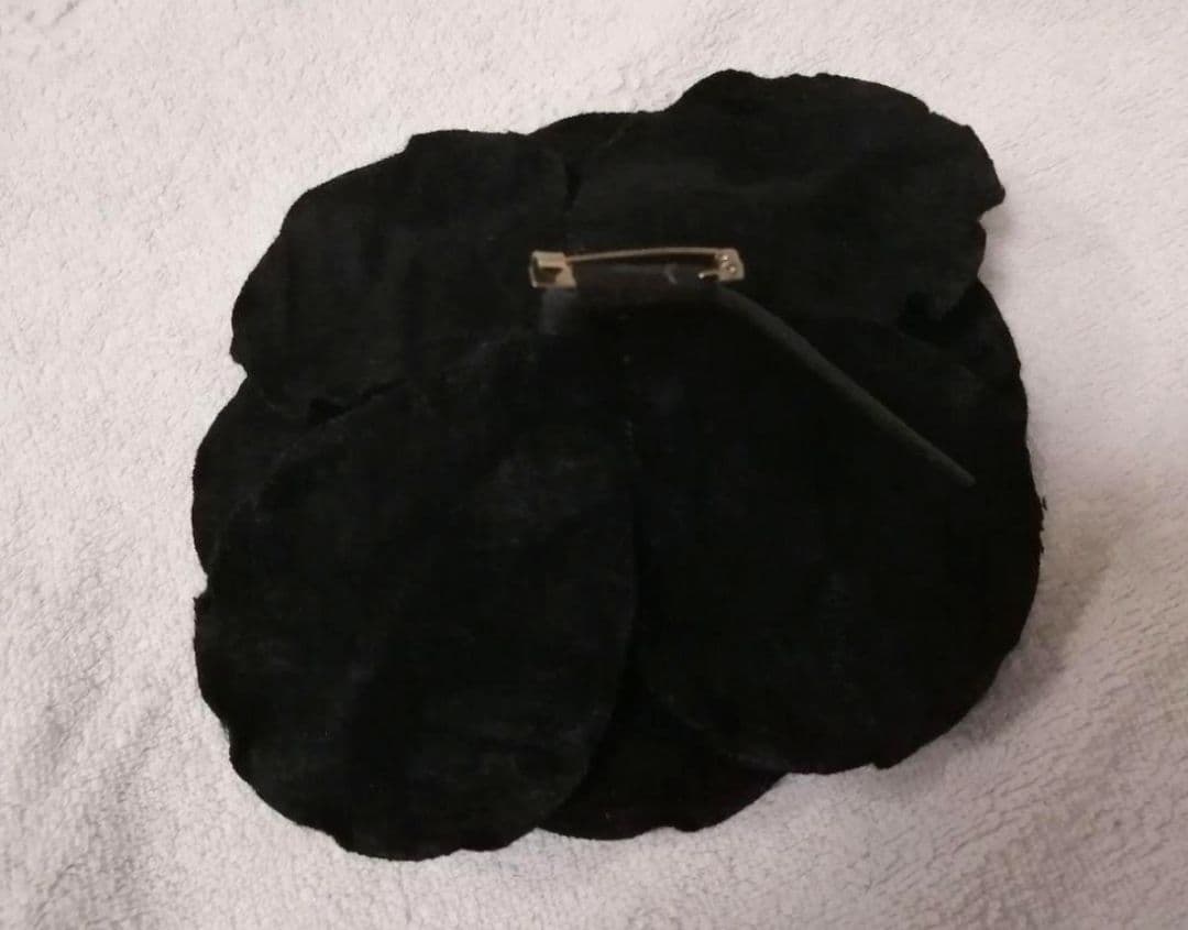 カシミア　大きい　コサージュ　花　黒　ブローチ　カメリア　ブラック