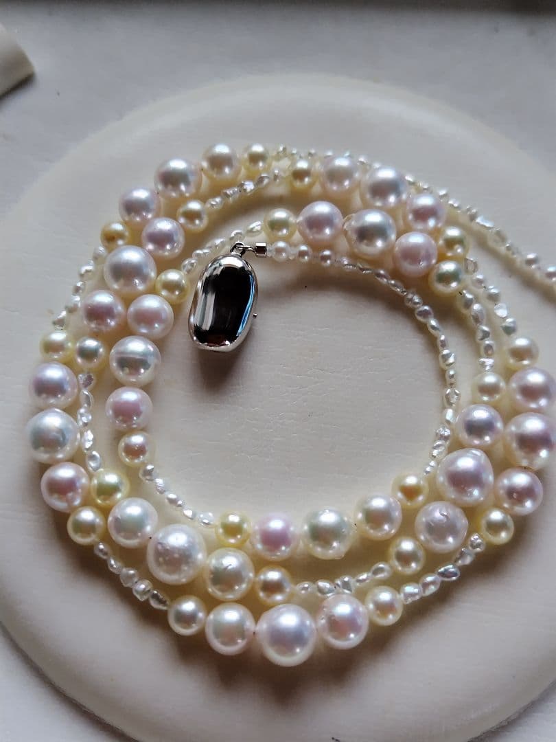 3種類のアコヤ真珠と、あこや芥子パールの、セミロングネックレス