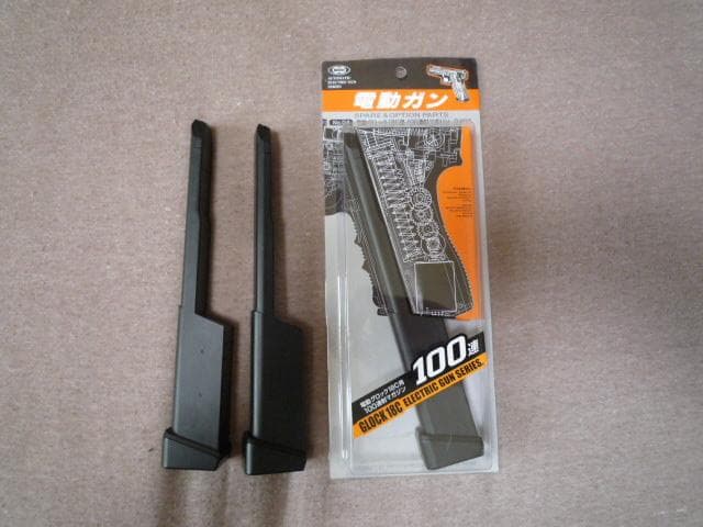 電動ガン グロッグ18c 付属品 マガジン（3）、充電器（2）、バッテリー（2）