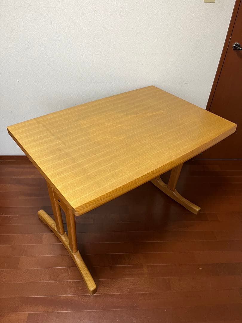 【手渡し愛知県、岐阜県歓迎】貞苅椅子製作所ダイニングテーブル　nagare