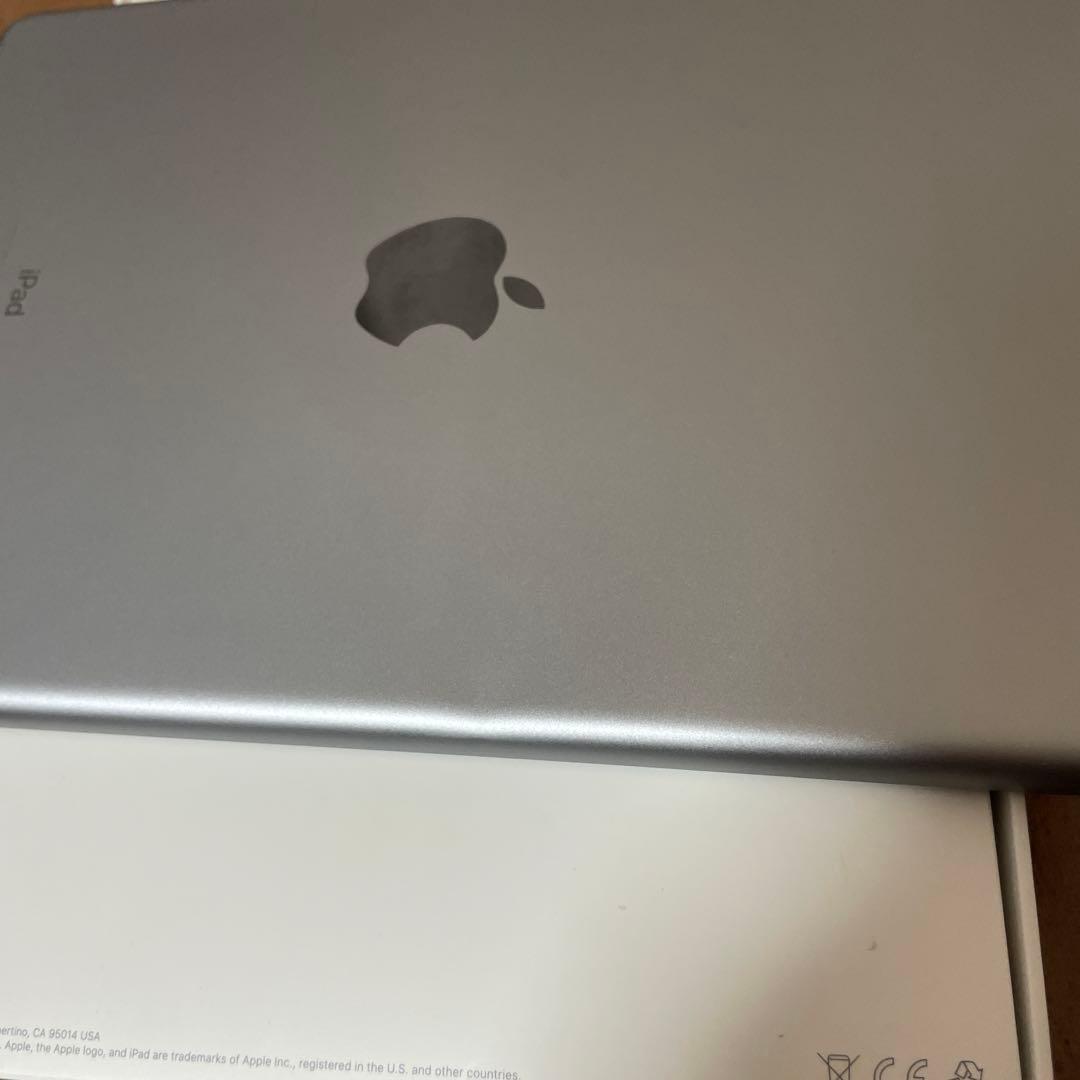 iPad 6th 本体と箱 シルバー　128gb MR7J2/A