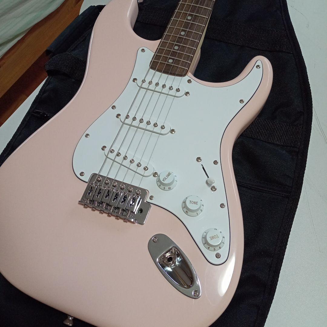 エレキギター　squier　ピンク