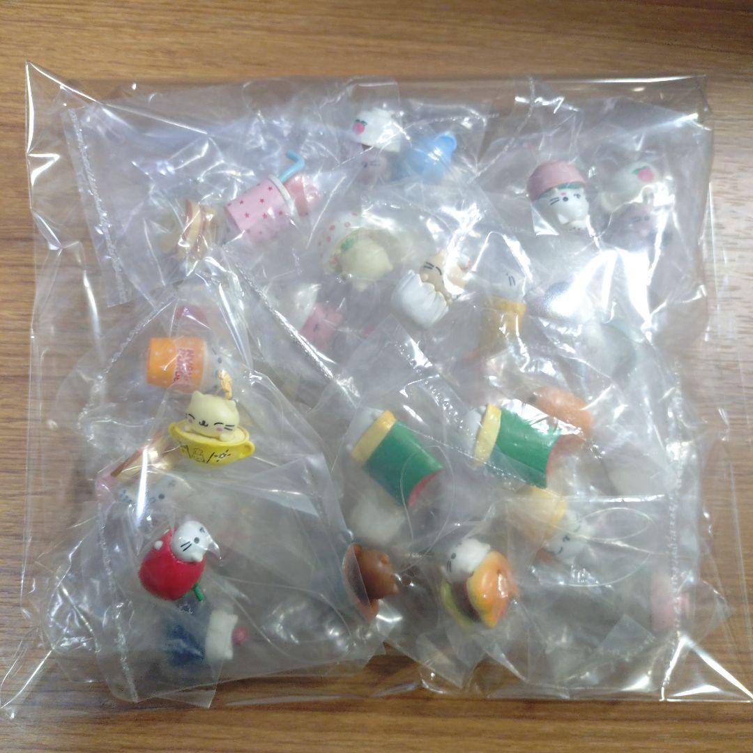 未開封　にゃんにゃんにゃんこ　ストラップ　32個セット