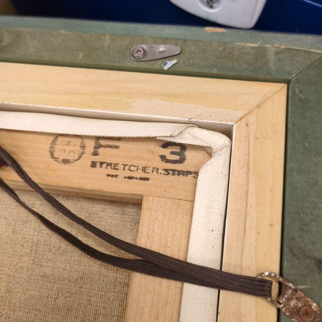 鈴木のサインがある小魚と野菜の油絵です。味のある絵です