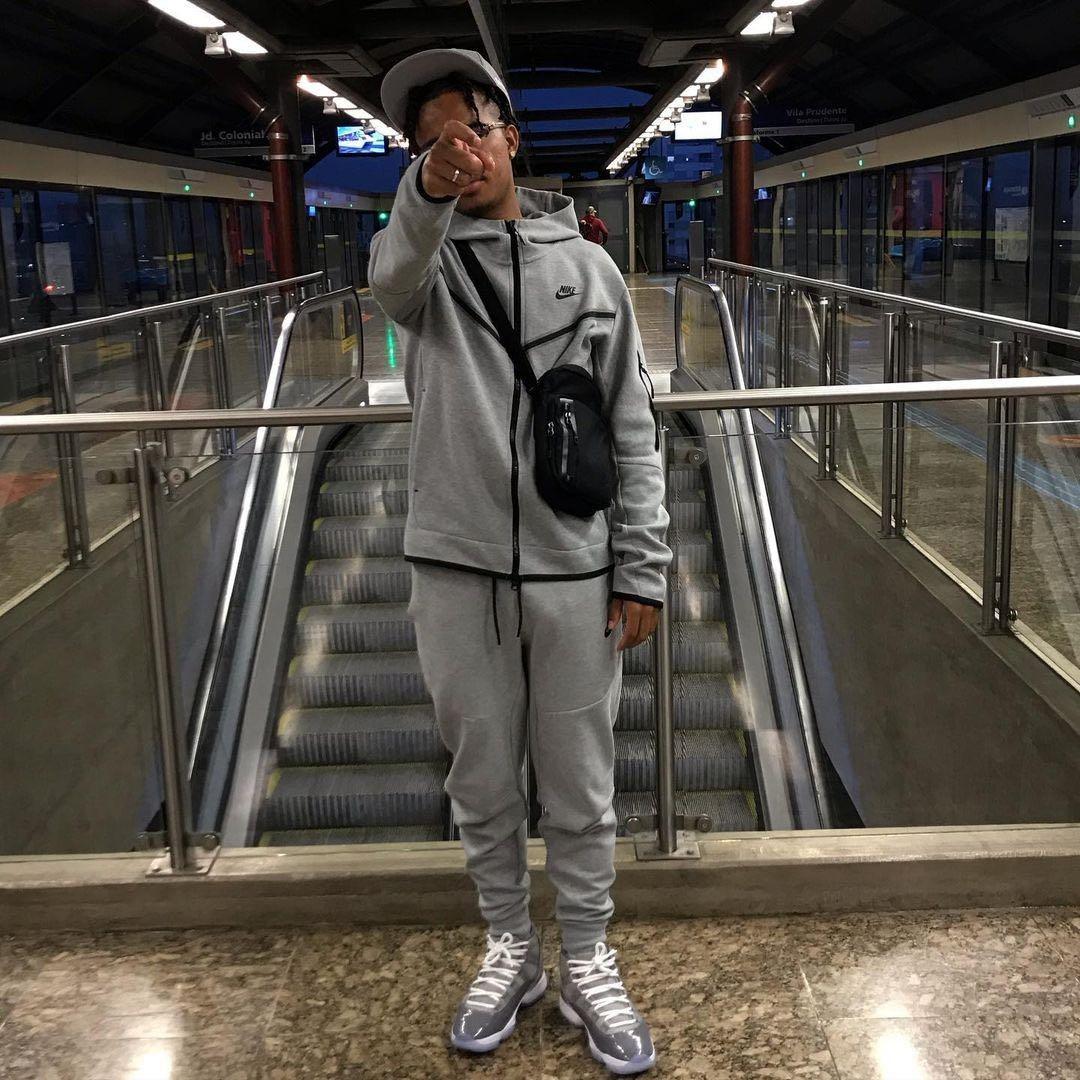 NIKE テックフリース グレー 黒タグ