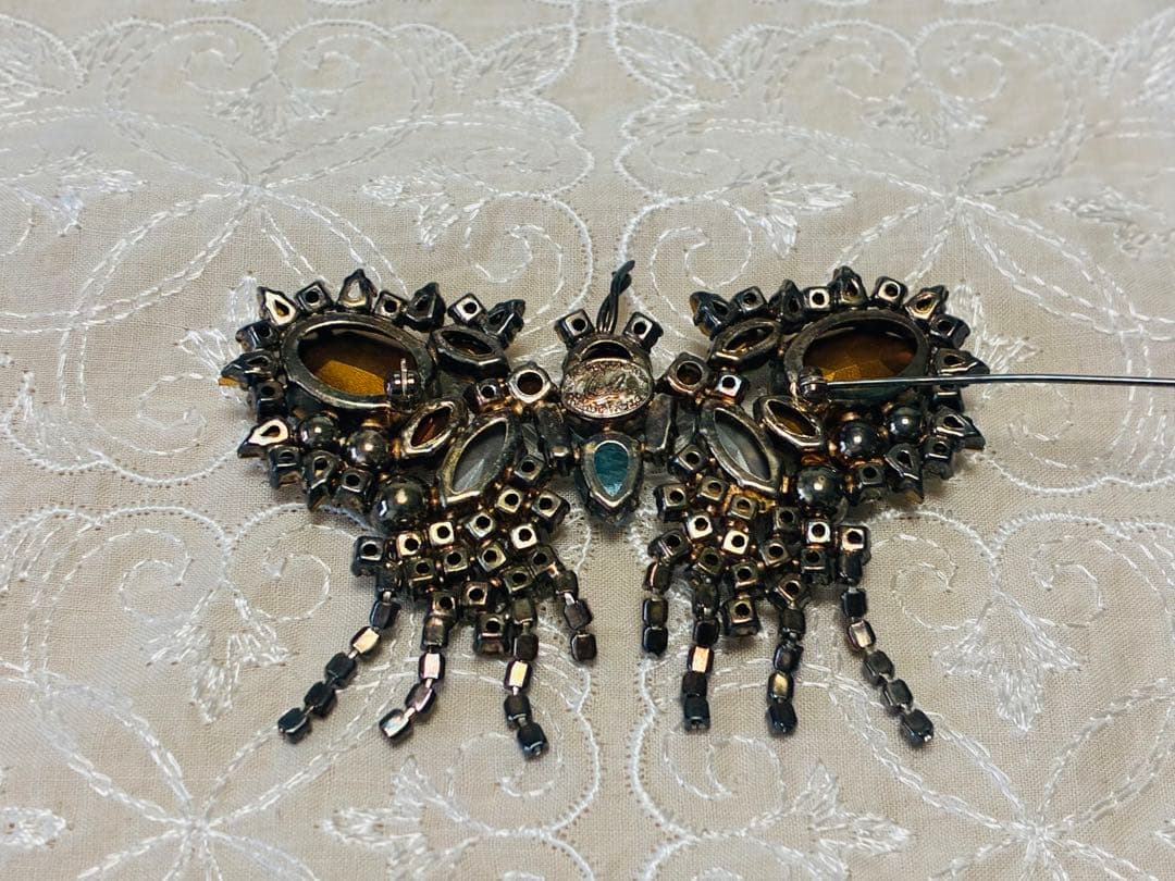 CHRISTIAN LACROIX 蝶モチーフ ブローチ