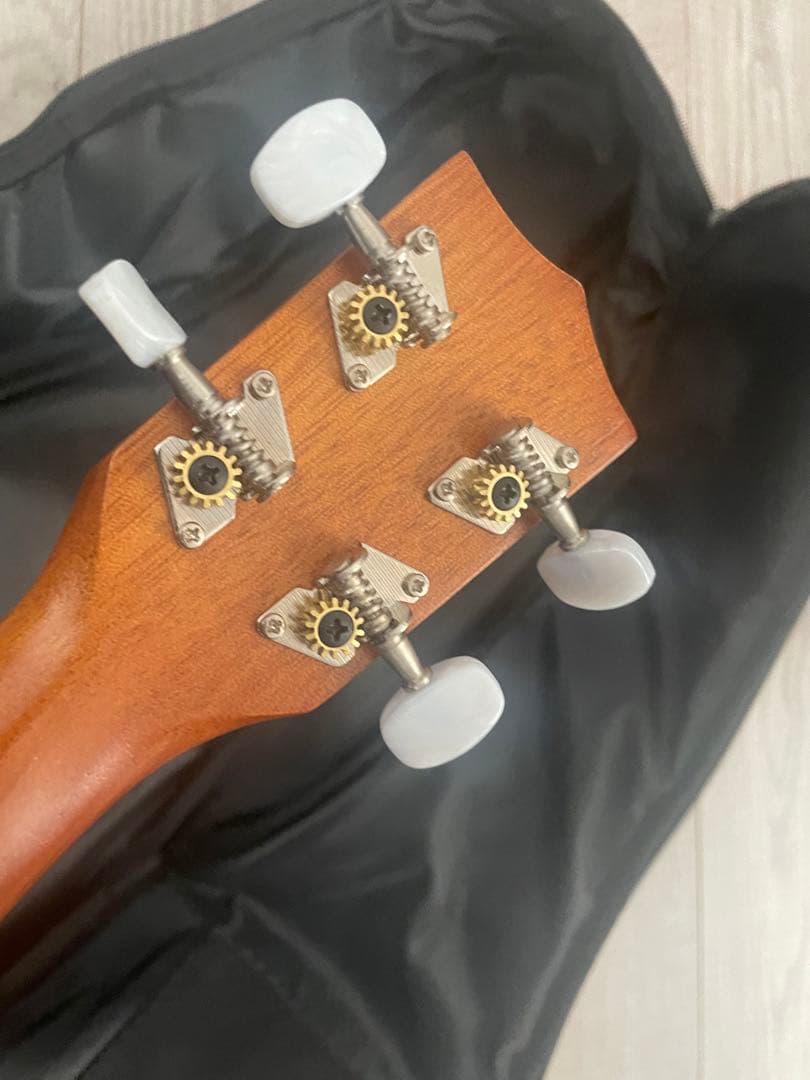 KARA ウクレレ　パイナップル　年末セール中！