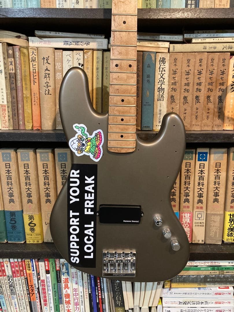 ベース squier by fender jazz bass flea custom