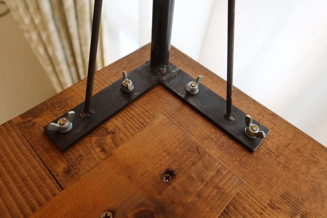 アイアン脚木製テーブル　幅約90cm奥行き約59.5cm高さ約69cm