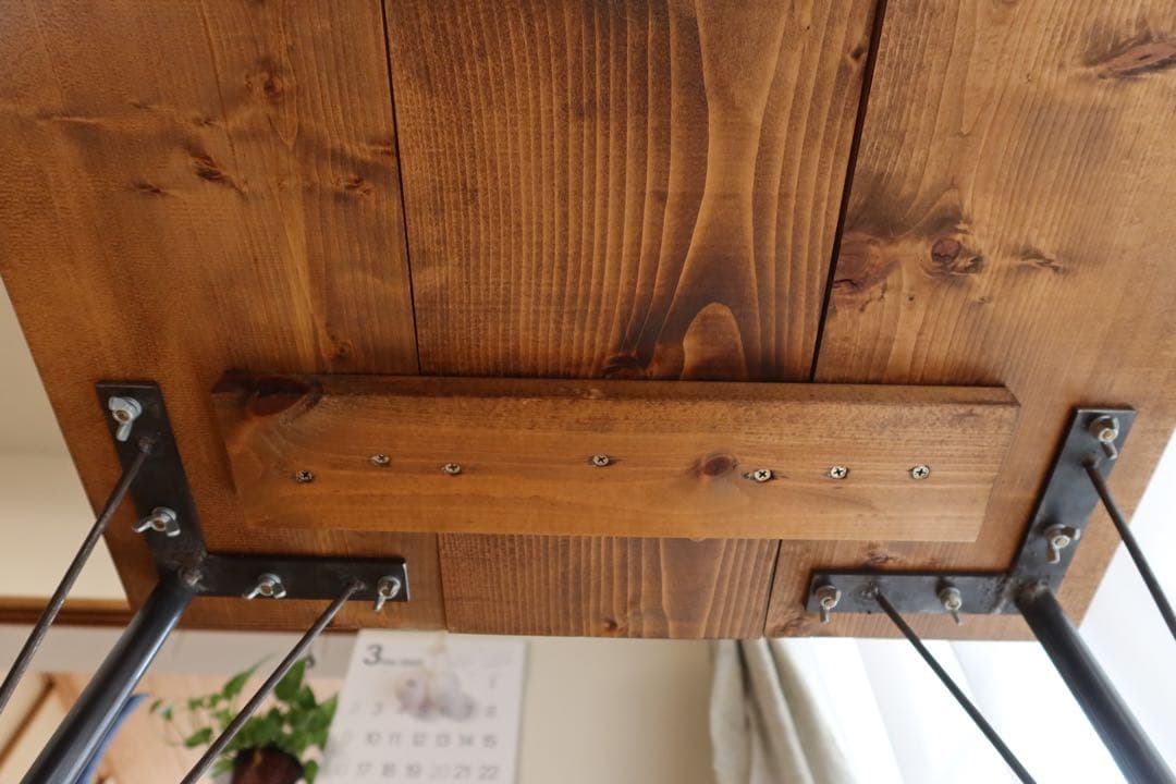 アイアン脚木製テーブル　幅約90cm奥行き約59.5cm高さ約69cm