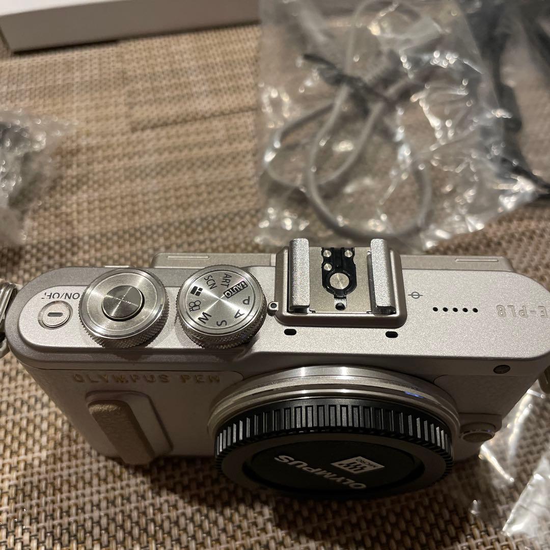 OLYMPUS PEN E-PL8 ダブルズームキット ホワイト