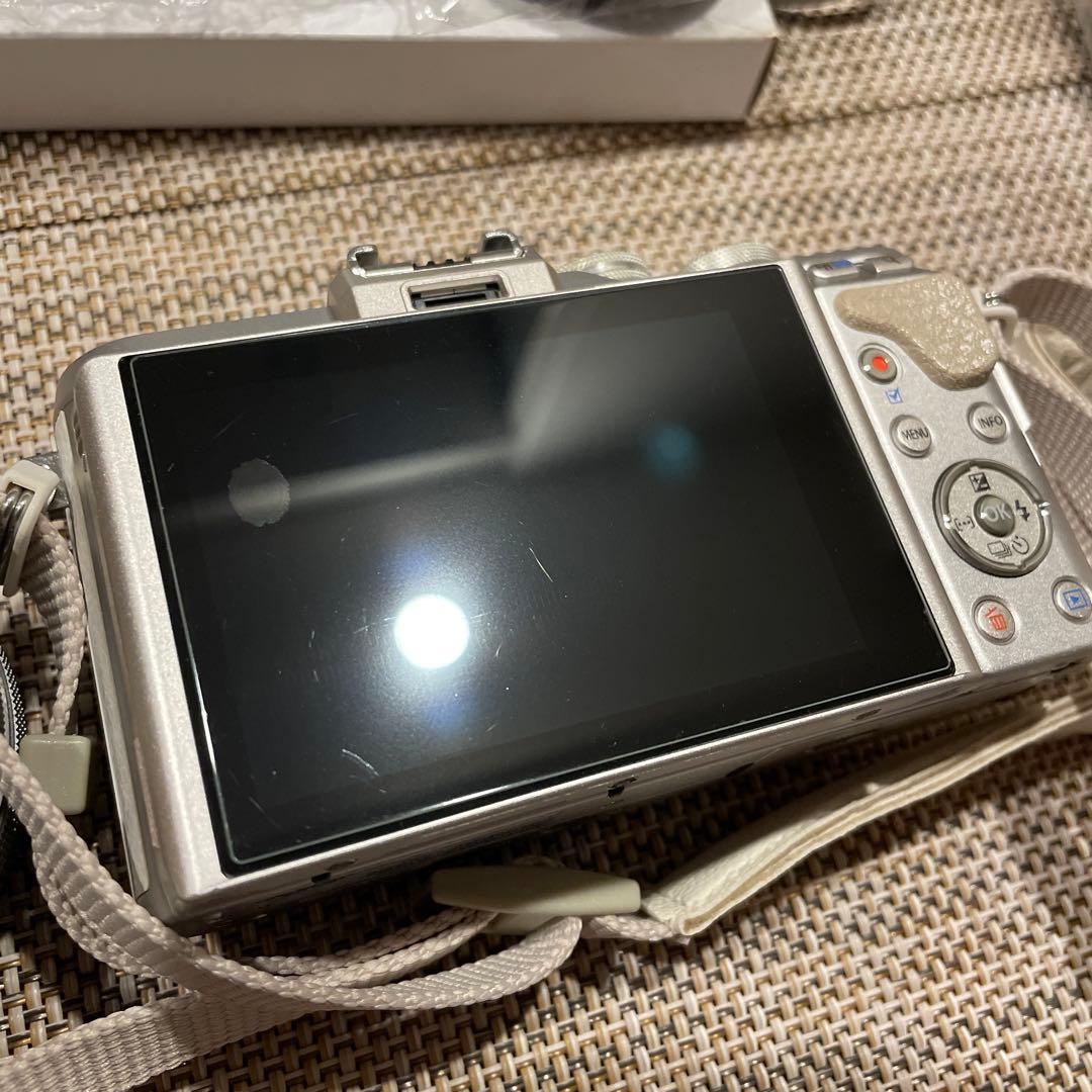 OLYMPUS PEN E-PL8 ダブルズームキット ホワイト