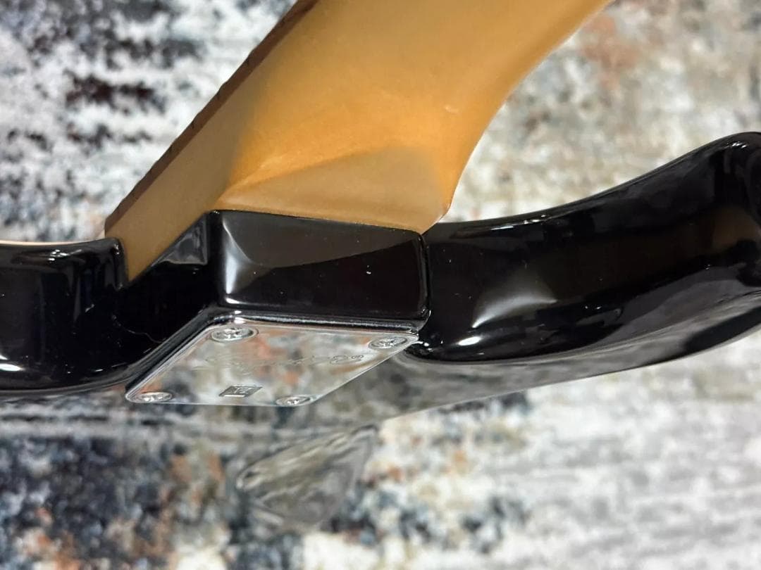 ギター Squier by Fender Hello Kitty Mini Strat