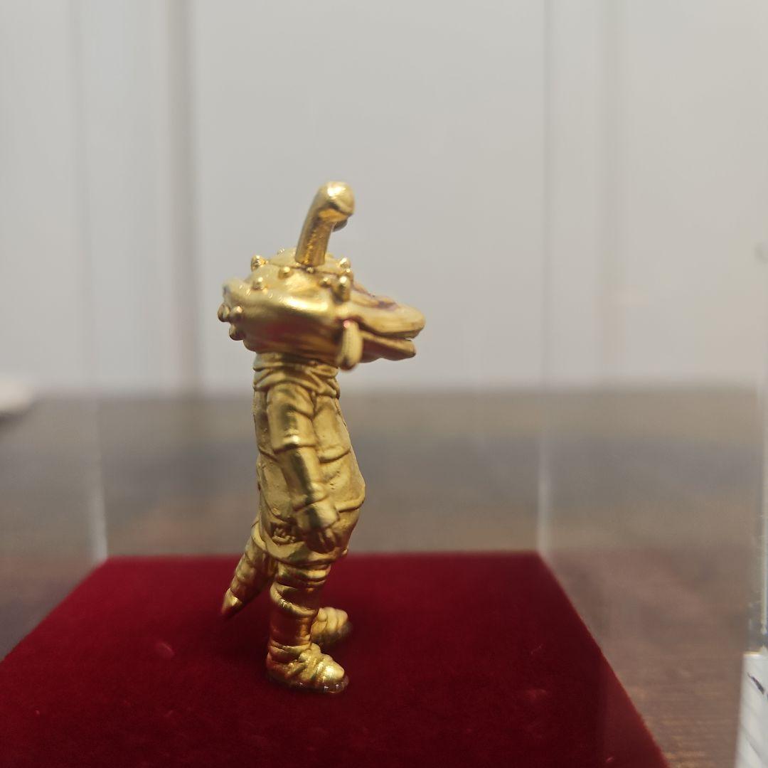 【２4金】 カネゴン　黄金フィギュア　専用ケース有り　©円谷プロ