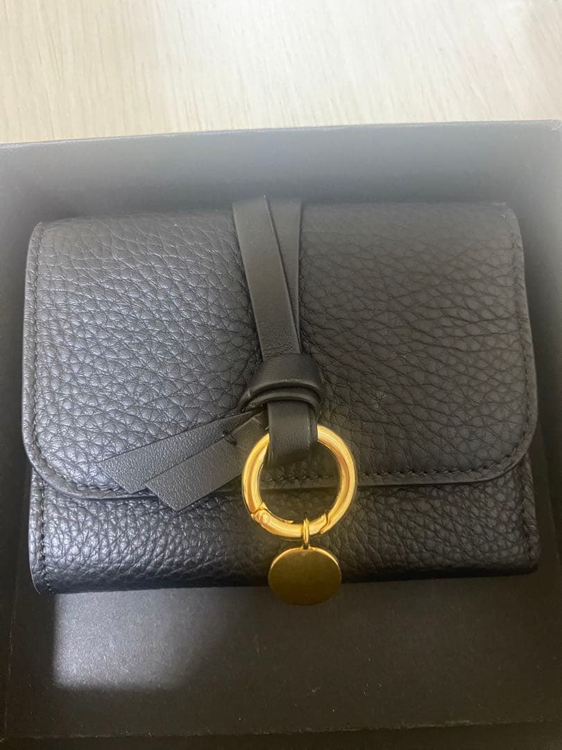 レザー三つ折り財布 黒 ゴールドリング付き