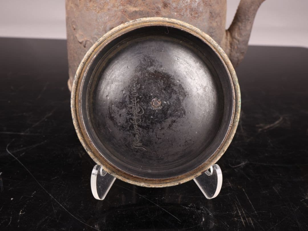 K1280 鉄瓶 【金龍堂造】 花刻 重量1250g 容量1000ml 水漏なし