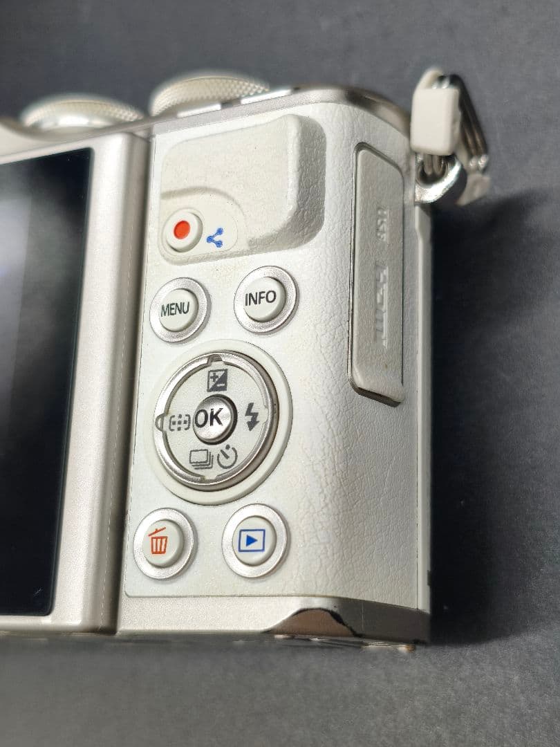 OLYMPUS PEN E-PL10 ホワイト　ダブルズームキット