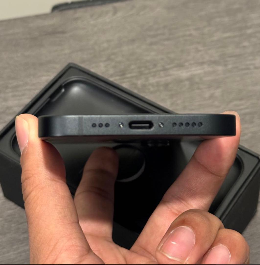 新品同様　【バッテリー100％】iPhone 16e｜128GB｜SIMフリー