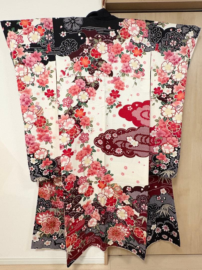 振袖セット 絞り風 白 赤 黒 花柄 MH2512143