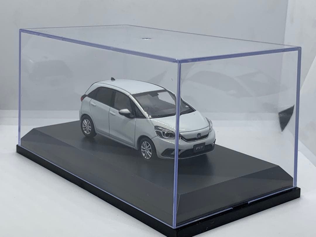 ホンダ　フィット　GR型　サンライトホワイトパール　カラーサンプル　1/43