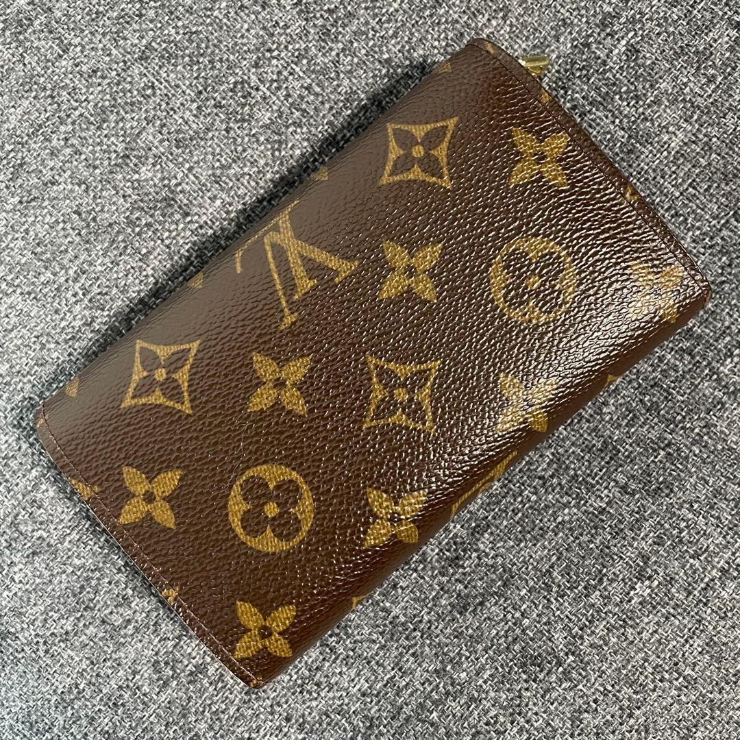 LOUIS VUITTON ルイヴィトン　モノグラム　ポルトフォイユ トレゾール