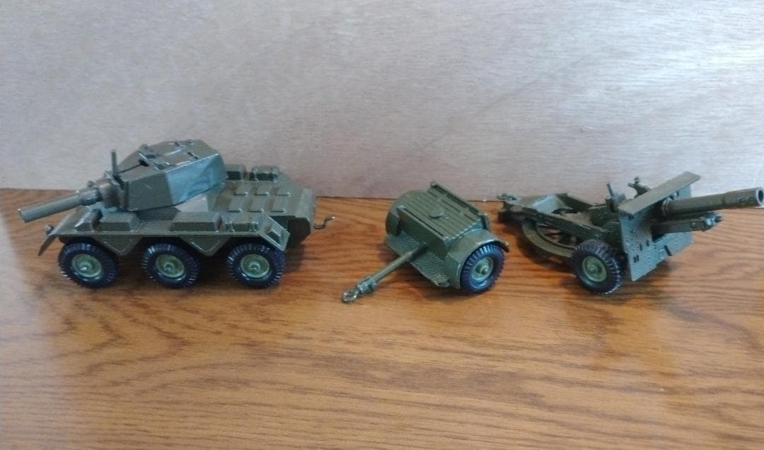 クレセントトイズ　サラディン装甲車野戦砲パトロールセット