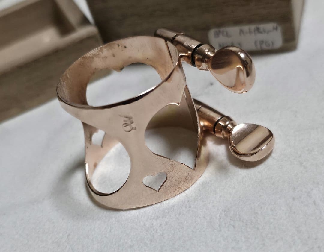 アトリエモモ クラリネットリガチャー ラバー用 NSヨコPG ハート