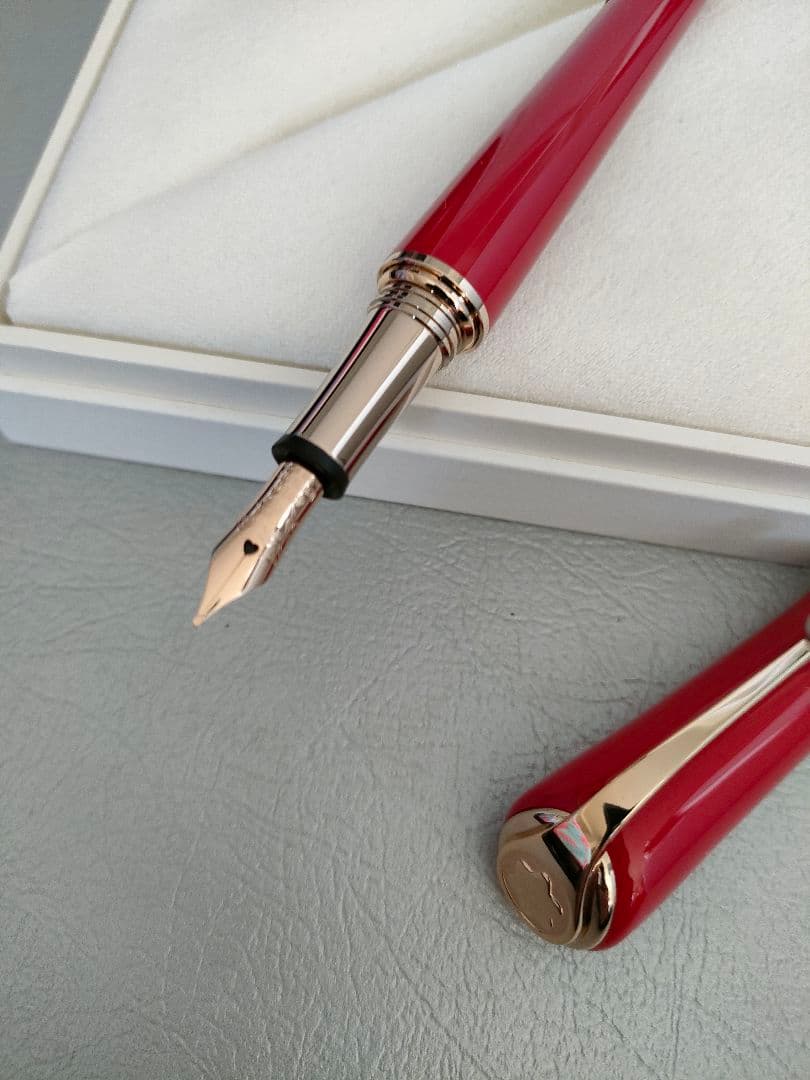 新品　MONTBLANC 万年筆 　ミューズ　マリリンモンロー　レッド