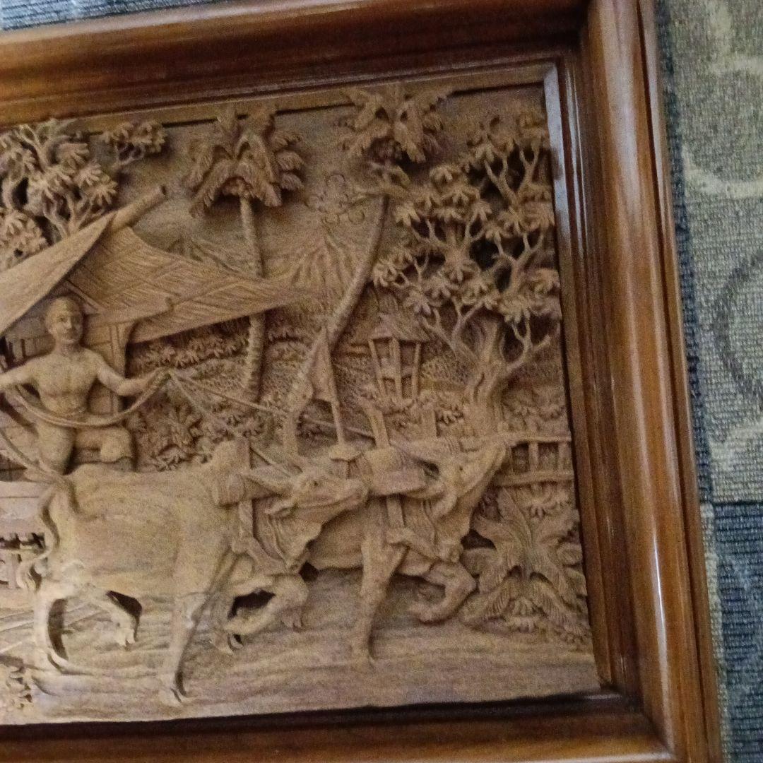 詳細は不明、日本人作家の彫刻、東南アジアジアの風景、緻密な素晴らしい木彫、逸品