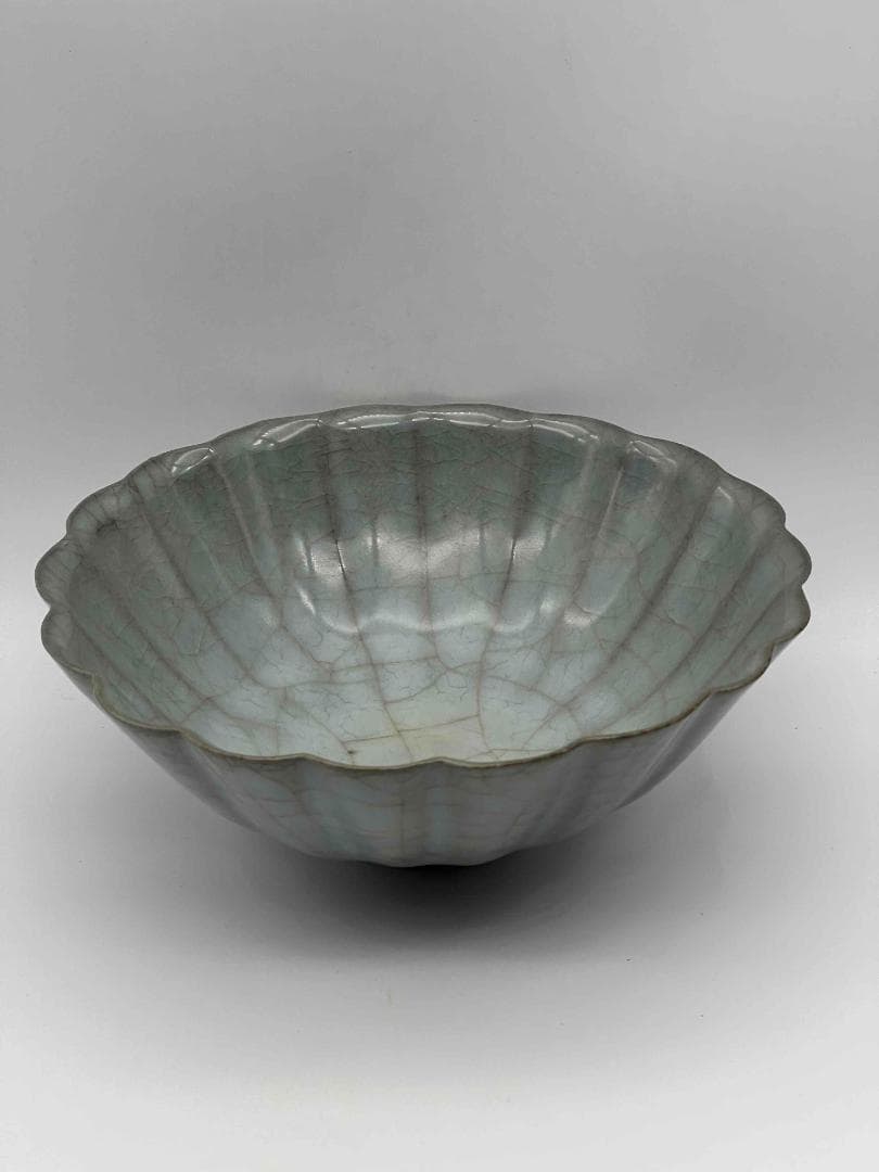 宋時代　青磁　汝官窯菊瓣碗 官汝窯碗　郊壇官窯 茶盞 唐物(C-79)