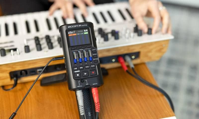 Zoom R4 MultiTrak 新品 未使用