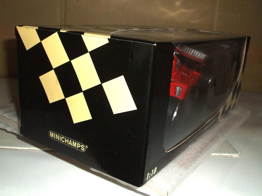 フェラーリ　F３００　E・アーバイン　＃４　ミニチャンプス　１／１８