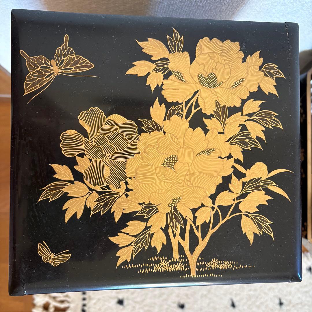 黒塗木地 内朱 時代 花蝶蒔絵 五段重箱 共箱 骨董品 漆器 漆芸 牡丹 揚羽