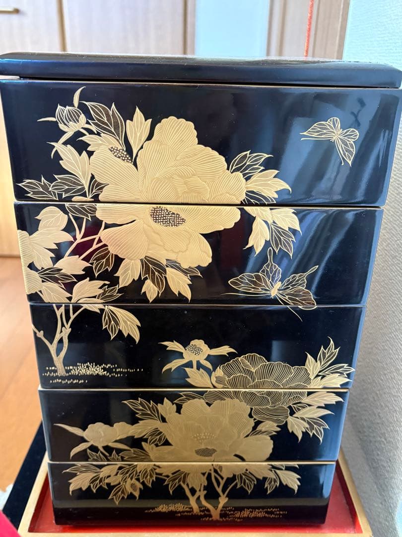 黒塗木地 内朱 時代 花蝶蒔絵 五段重箱 共箱 骨董品 漆器 漆芸 牡丹 揚羽