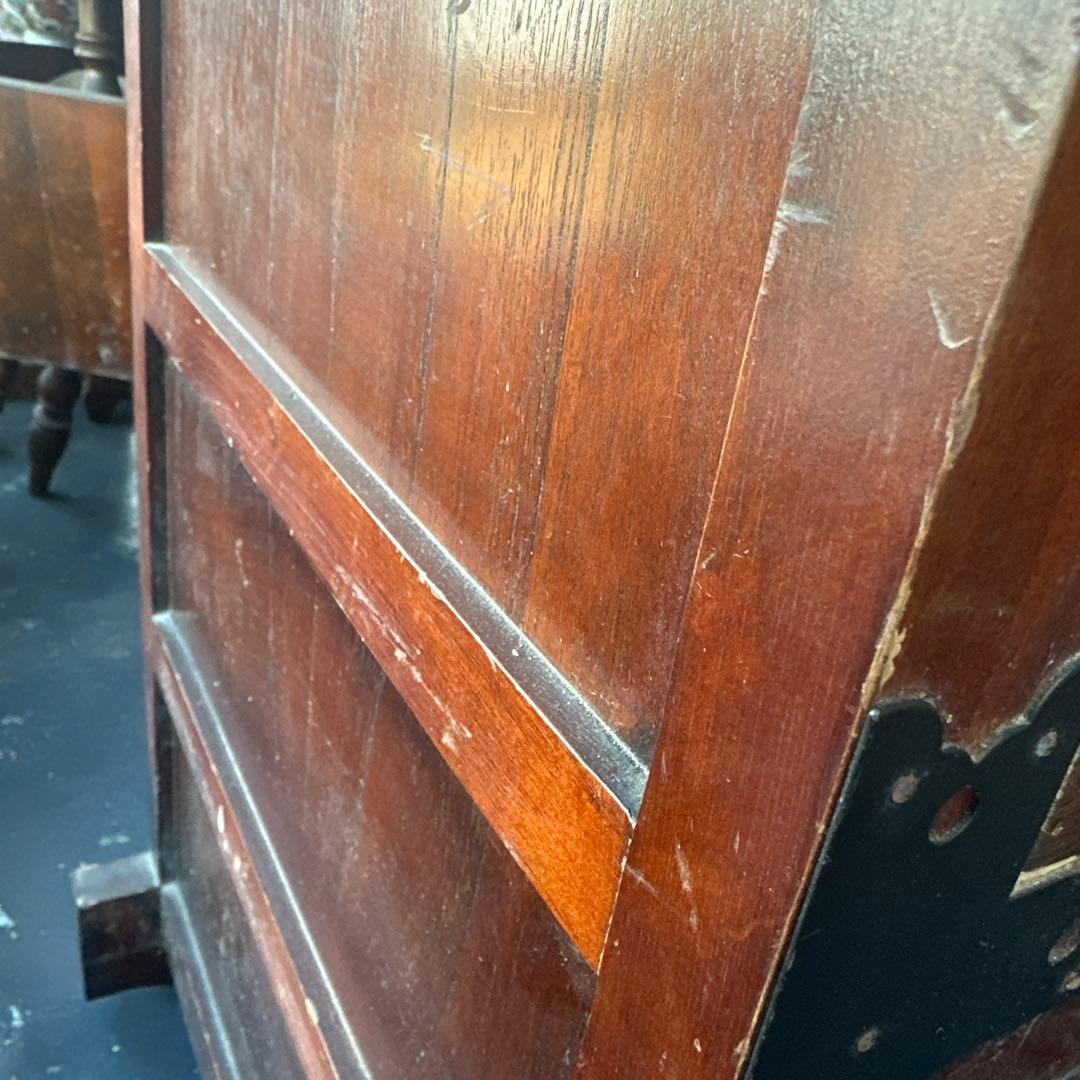 アンティーク木製タンス ドラゴン彫刻付き　車ダンス