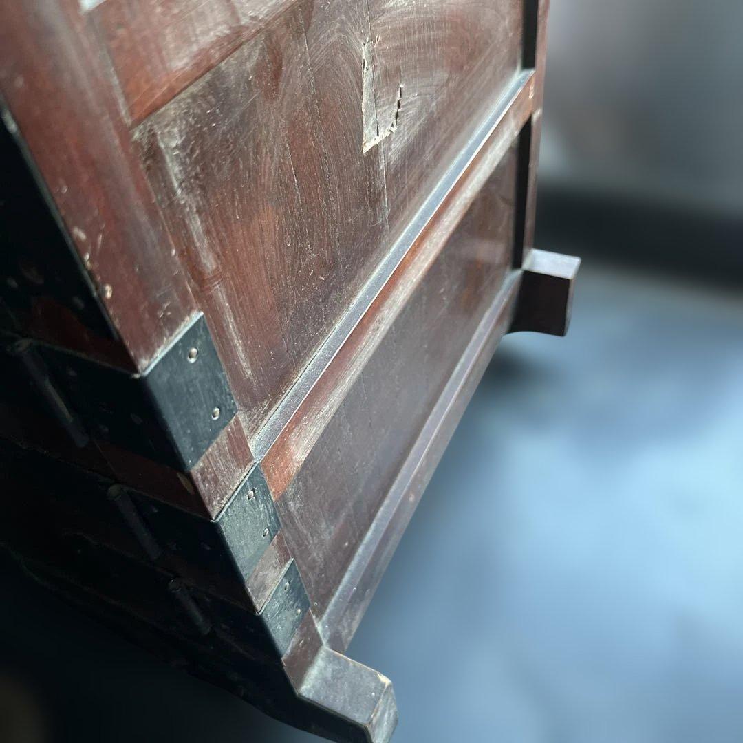 アンティーク木製タンス ドラゴン彫刻付き　車ダンス