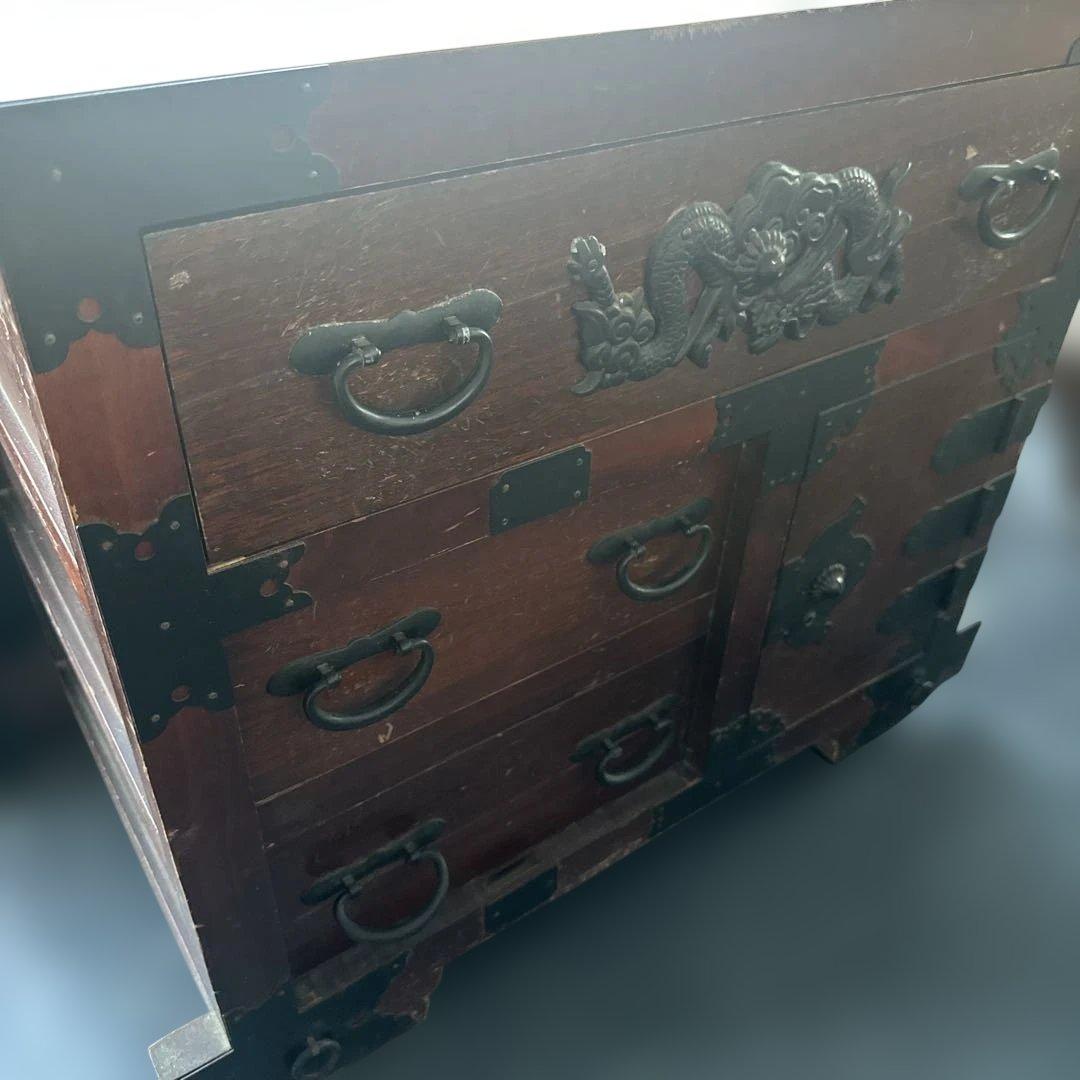 アンティーク木製タンス ドラゴン彫刻付き　車ダンス
