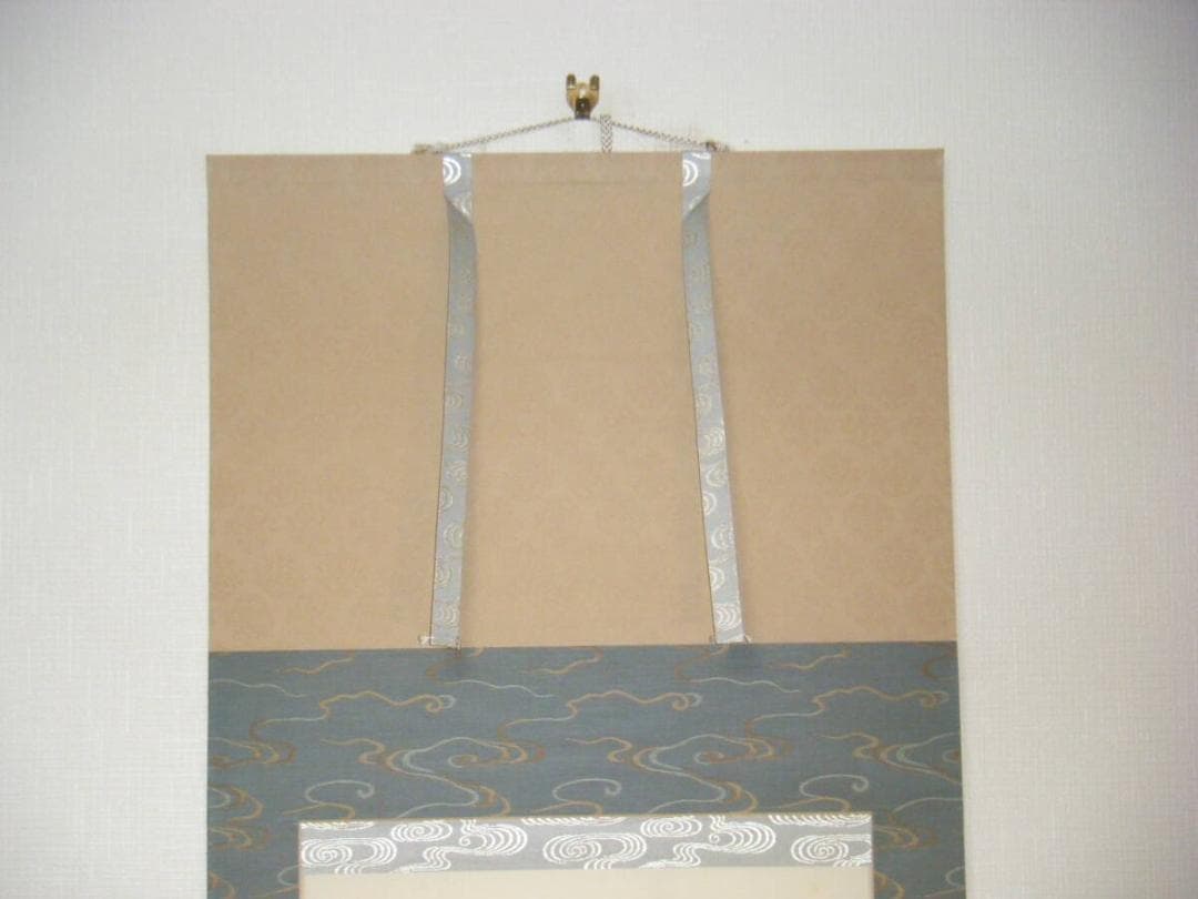 【真作】掛軸　仲田龍安　金魚　人気画家　精密描写　共箱入　O174