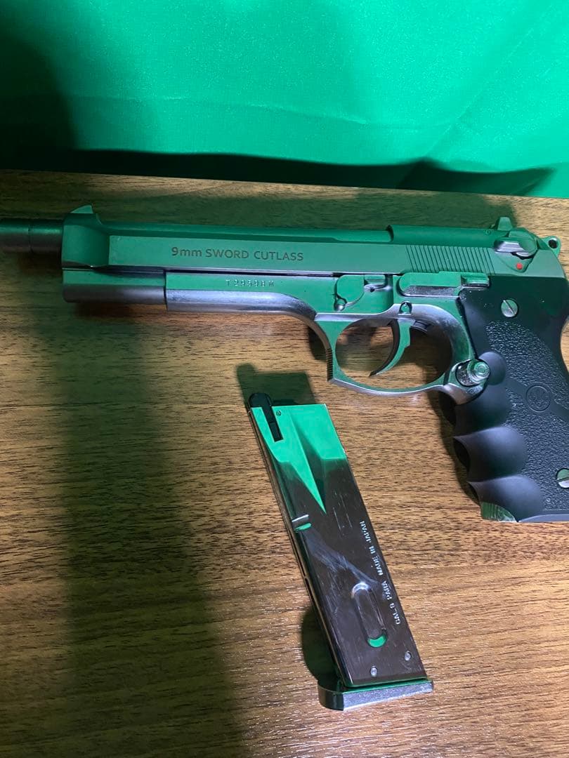 東京マルイ　M92F SWORD CUTLASS スライドに変更マガジン付き