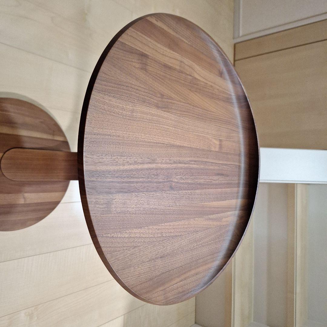 カリモク正規品サイドテーブル天然木ウォールナット材ナチュラル色、天板高さ66㎝、