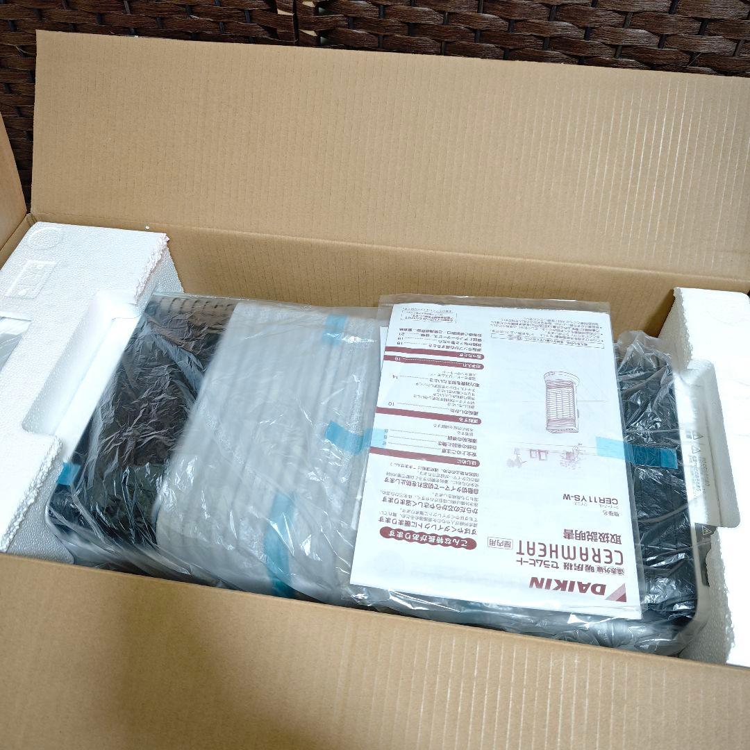 【新品未使用】ダイキン CER11YS ホワイト セラムヒート 遠赤外線暖房機