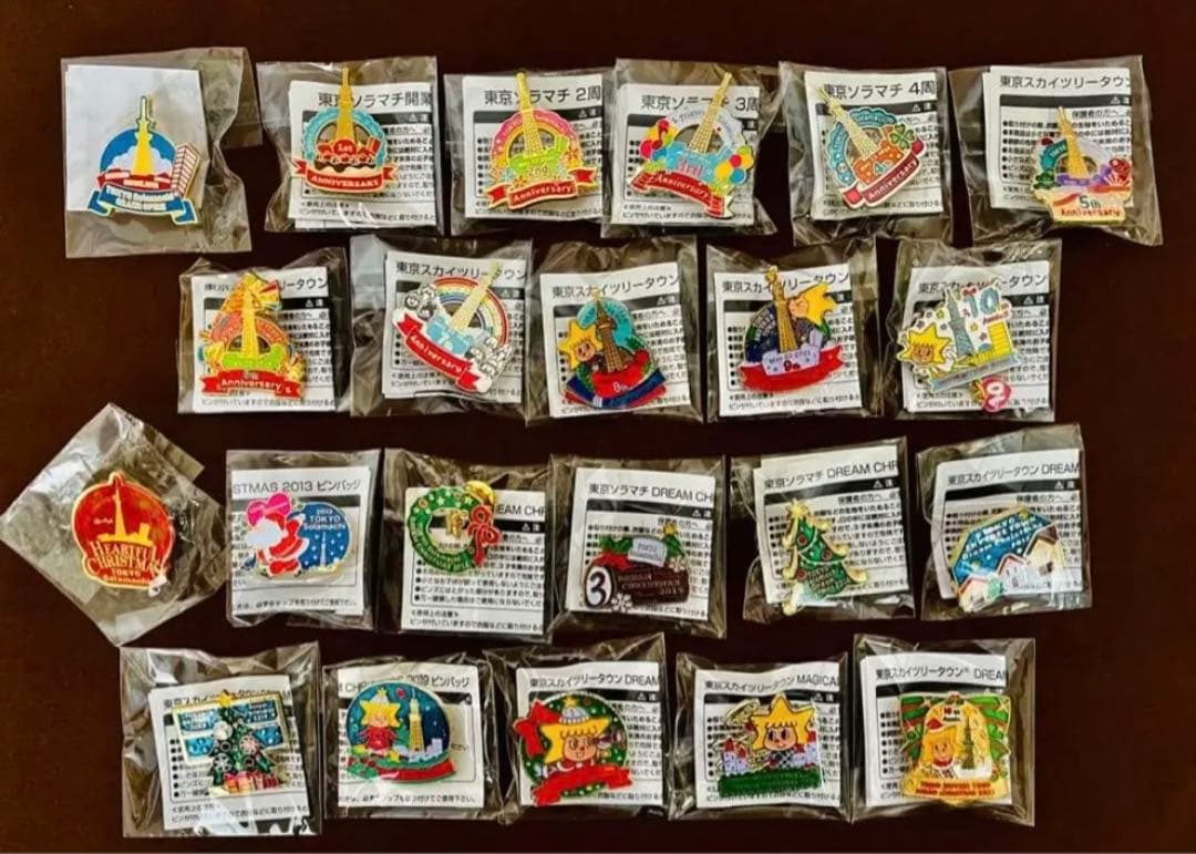 東京スカイツリー ソラマチクリスマスピンバッチ オープン〜2022年 22個