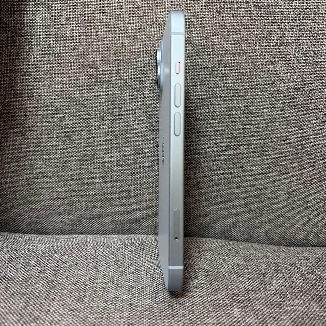 よも【美品】iPhone15 128GB ブルー