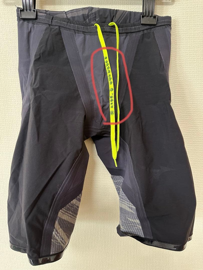 ミズノ／Mizuno 競泳水着 黒 ストライプ模様