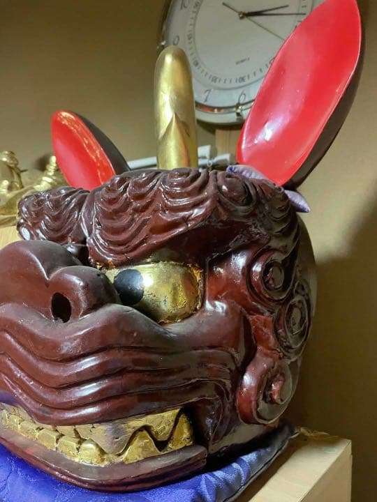 【値下げ交渉可】獅子頭　獅子舞　木彫り　桐製　工芸品　漆塗り　金箔